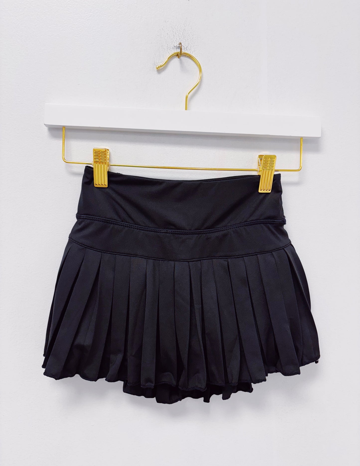 Azarhia Mini Pleated Skort- Black