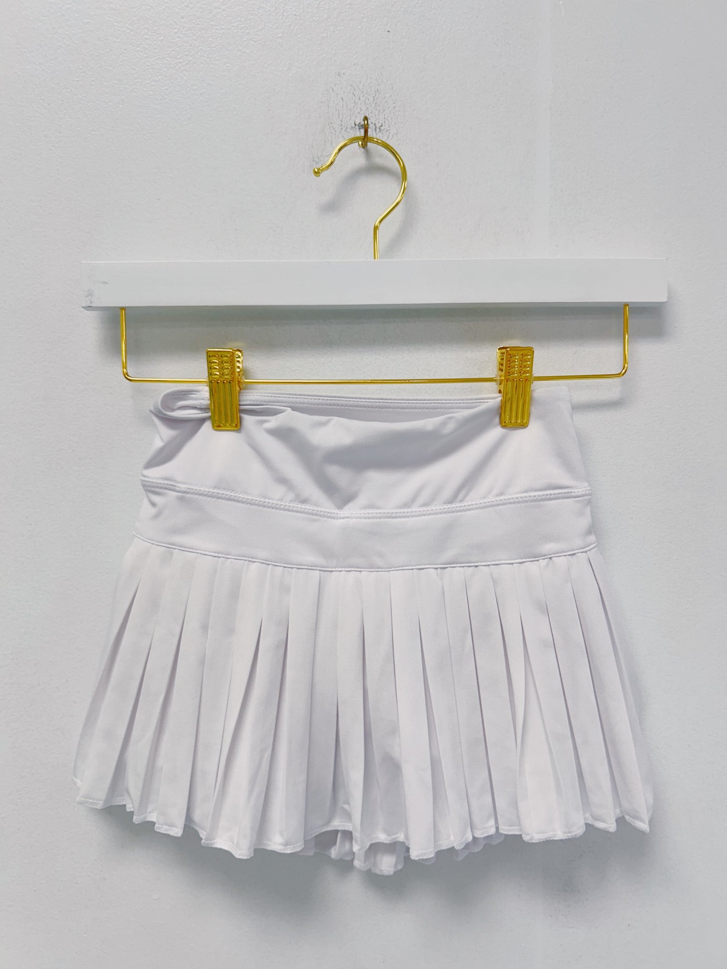 Azarhia Mini Pleated Skort- White