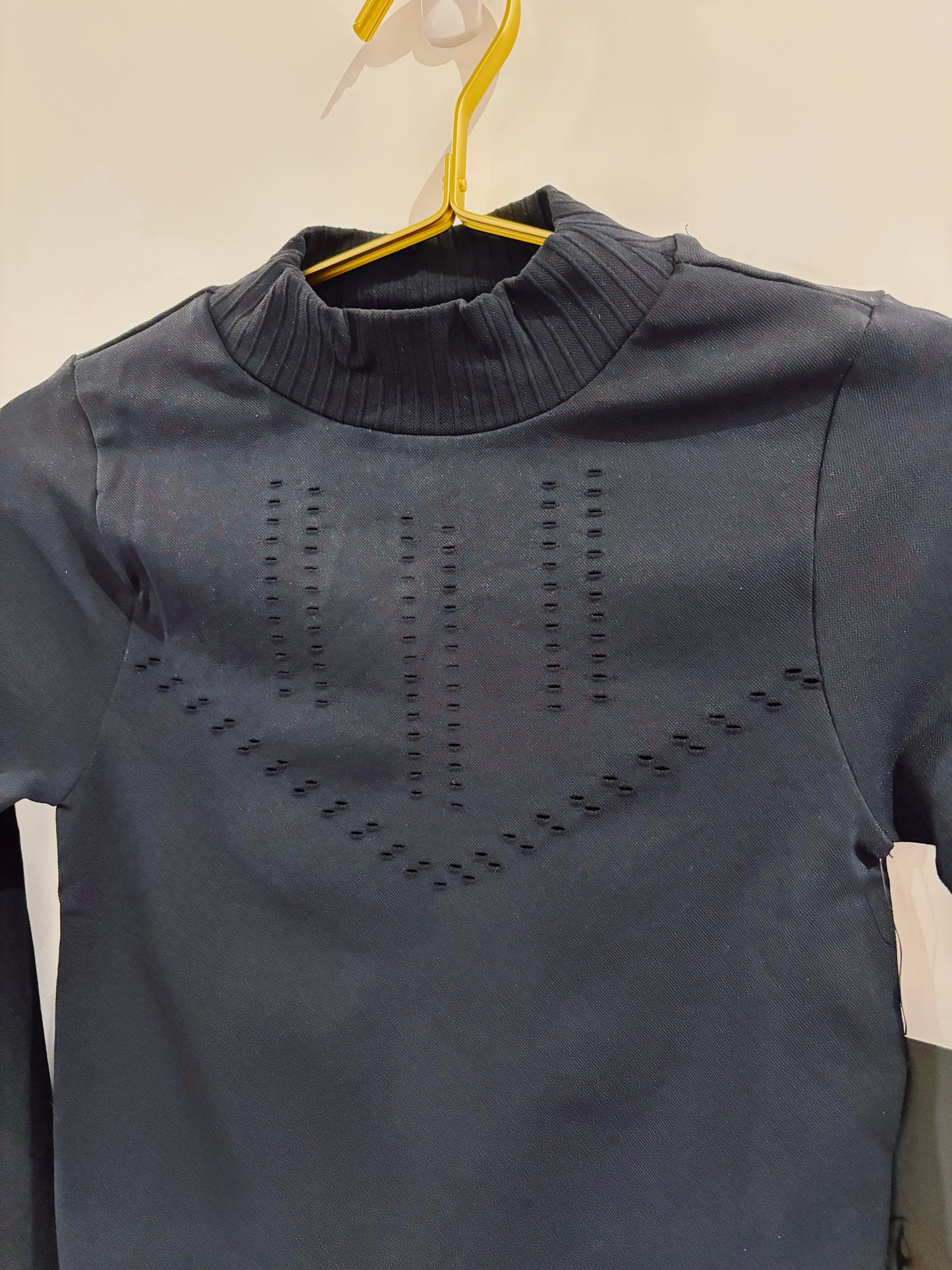 Juniors Black Seamless L/S Thumbhole Shirt