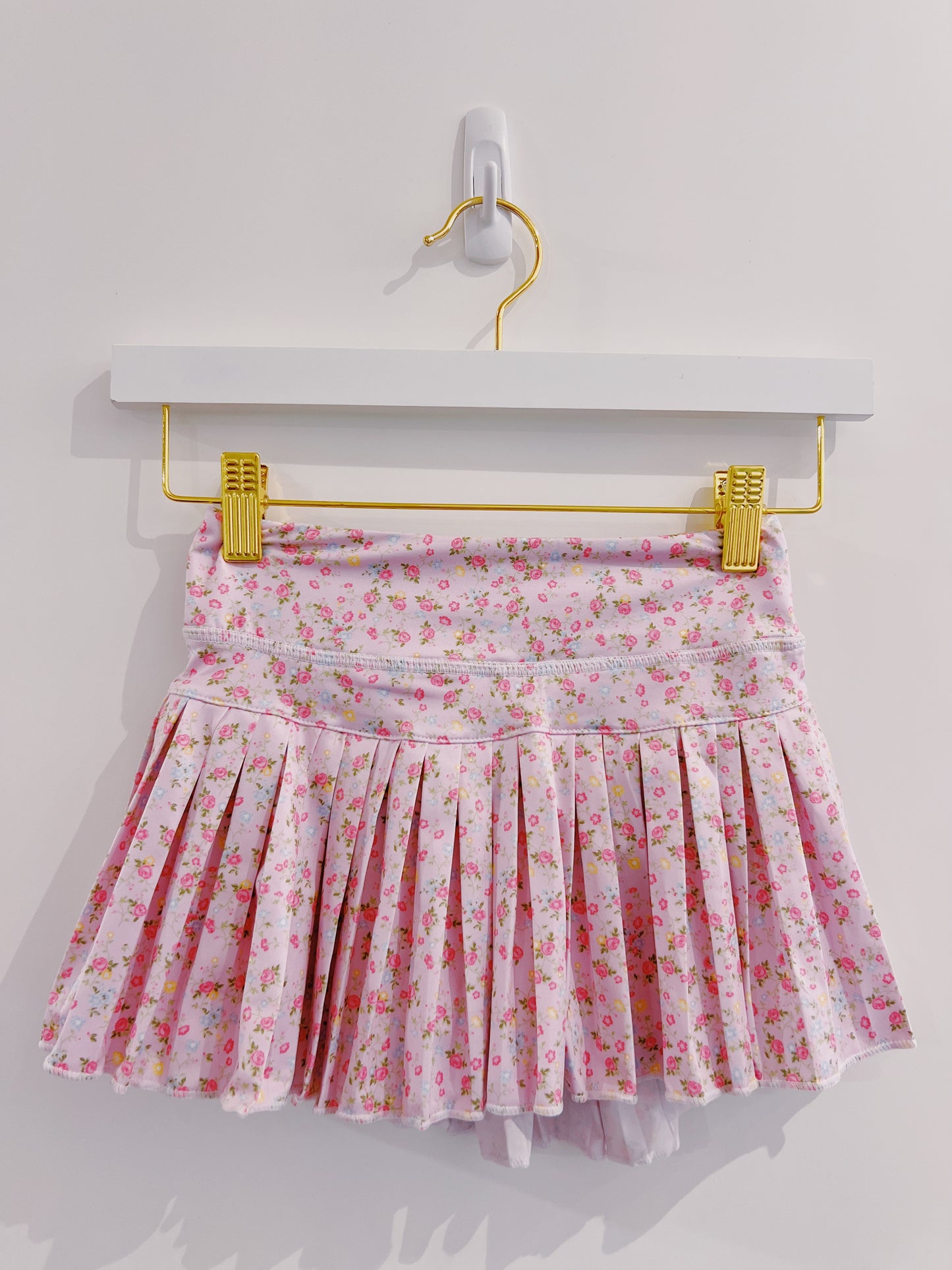 Azarhia Pretty in Pink Flowers Mini Pleated Skort