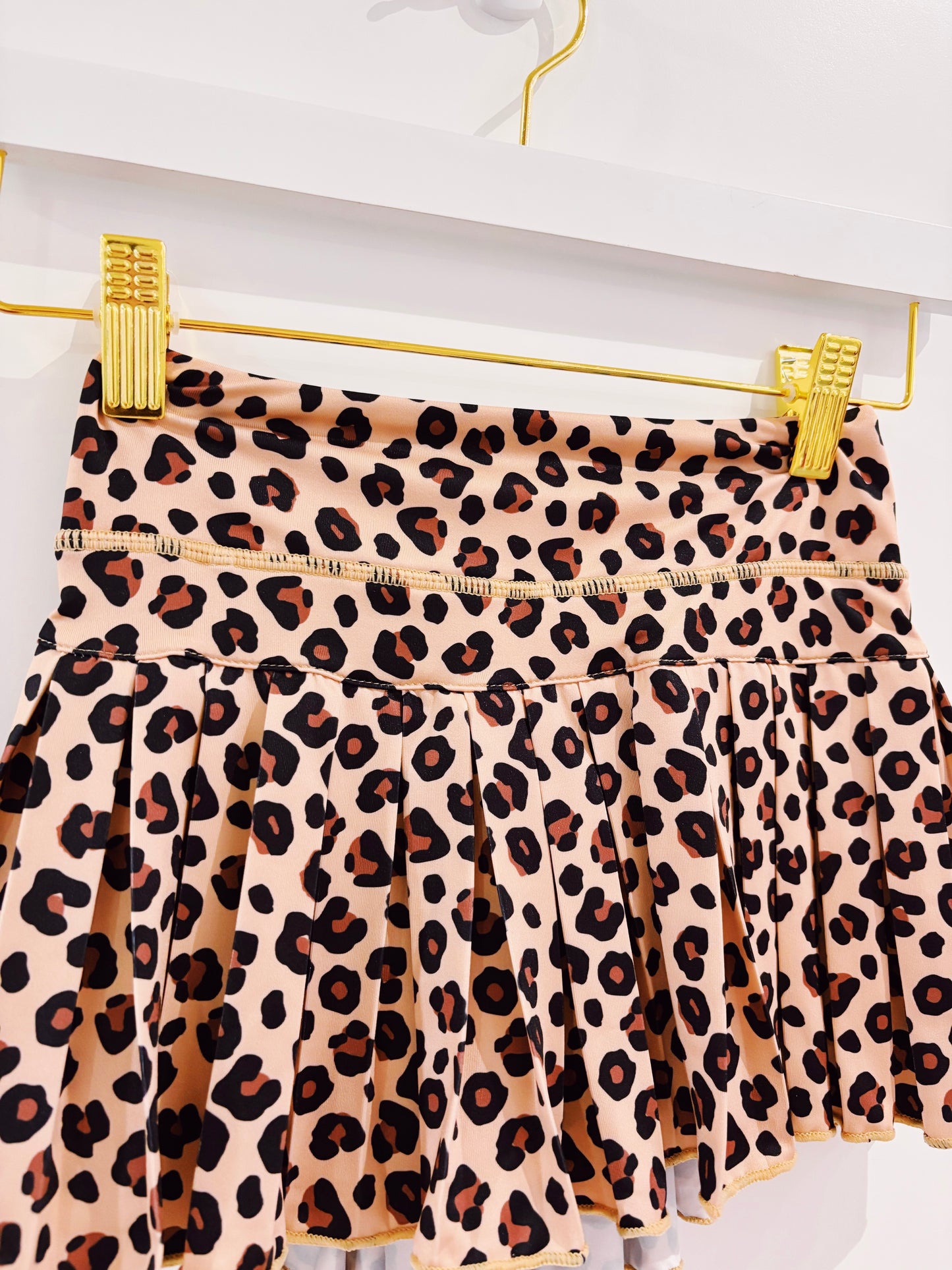 Azarhia Mini Pleated Skort- Classic Leopard