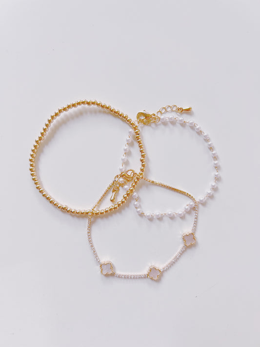 Gold Clover Bracelet Set